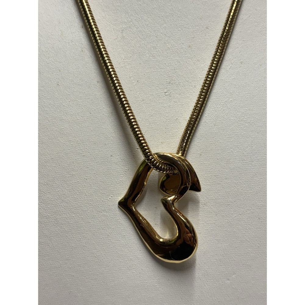 Necklace Gold Tone Heart pendant shiny fashion jewerly